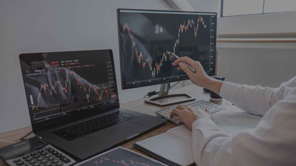 Qué significa hacer trading y cómo es diferente de invertir